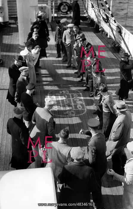 : Shuffleboard on board the KdF ship St. Louis, 1936 : Shuffleboard on board the KdF ship St. Louis, 1936