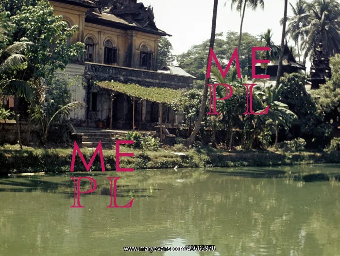 : Shwedagon ? Sacred Pool - Rangoon : Shwedagon ? Sacred Pool - Rangoon