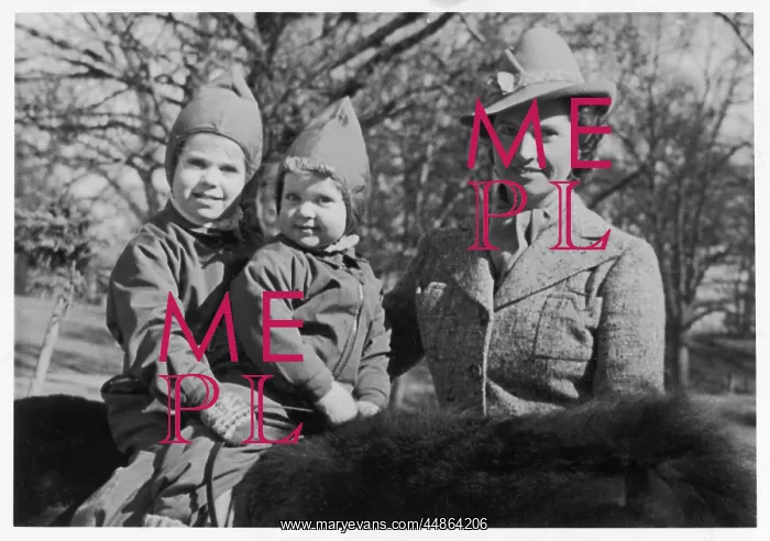 : SIBYLLA & DAUGHTERS : SIBYLLA & DAUGHTERS