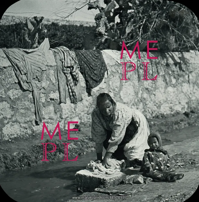 : Sicily - Woman doing the laundry, Syracuse : Sicily - Woman doing the laundry, Syracuse