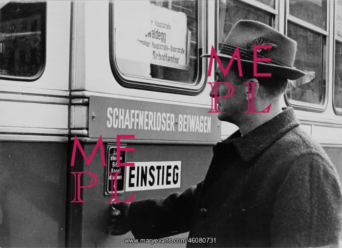  : Sidecar of Vienna tram without conductor (Premiere