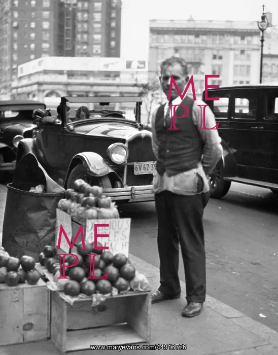 : Sidewalk Apple Vendor Man Looking at Camera During the Gre : Sidewalk Apple Vendor Man Looking at Camera During the Gre