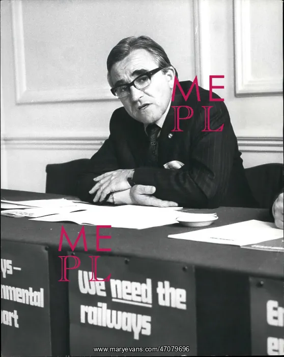 : Sidney Weighell, railway union leader, at press conference : Sidney Weighell, railway union leader, at press conference