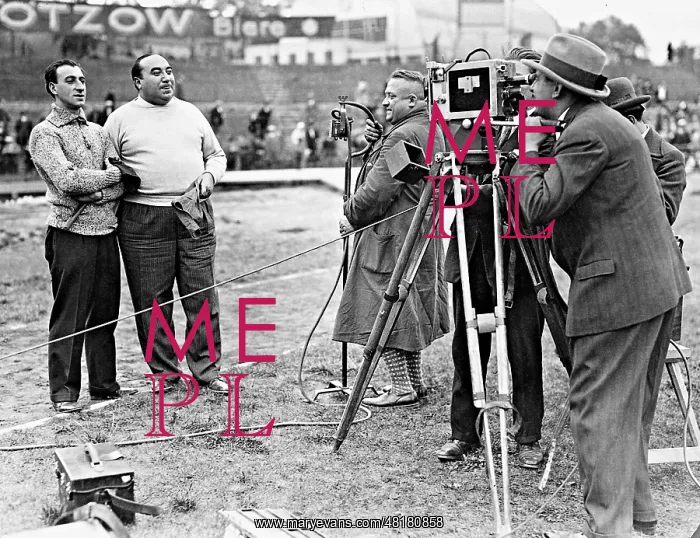 : Siegfried Arno and Kurt Gerron in front of cameras of the Uf : Siegfried Arno and Kurt Gerron in front of cameras of the Uf