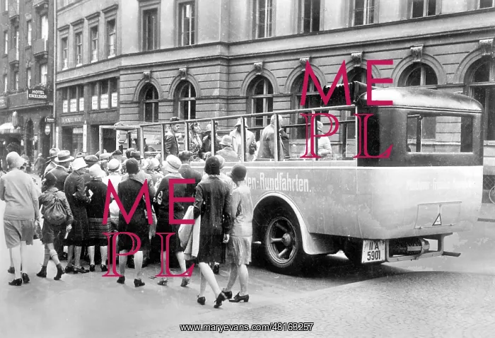 : Sightseeing tour in Munich, 1925 : Sightseeing tour in Munich, 1925