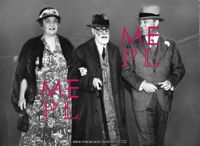 : Sigmund Freud on his way to exile, 1938 : Sigmund Freud on his way to exile, 1938
