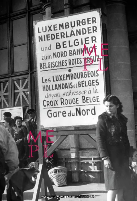: Sign at the Gare de l'Est in Paris, 1940 : Sign at the Gare de l'Est in Paris, 1940