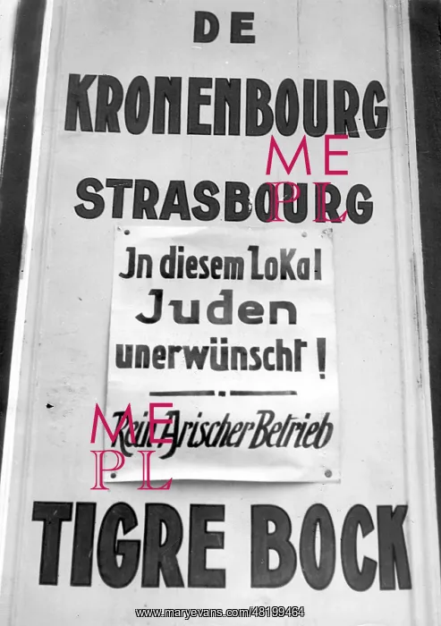 : Sign outside a pub forbidding entry to Jews, Strasbourg, Als : Sign outside a pub forbidding entry to Jews, Strasbourg, Als