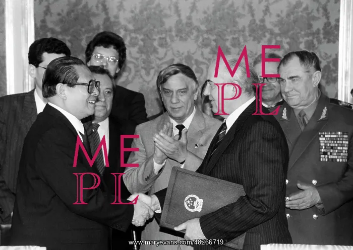 : Signing of agreement between China and Soviet Union, 1991 : Signing of agreement between China and Soviet Union, 1991