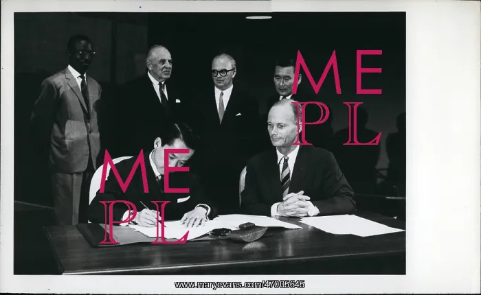 : Signing at annual pledging conference, financial assistance : Signing at annual pledging conference, financial assistance