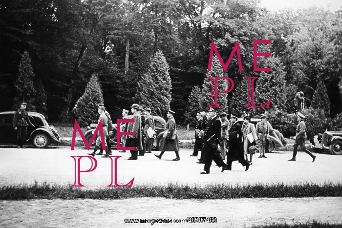 : Signing of the armistice at CompiEugne, 1940 : Signing of the armistice at CompiEugne, 1940