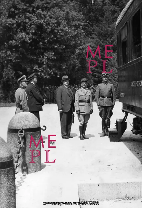 : Signing of the armistice at CompiEugne, 1940 : Signing of the armistice at CompiEugne, 1940