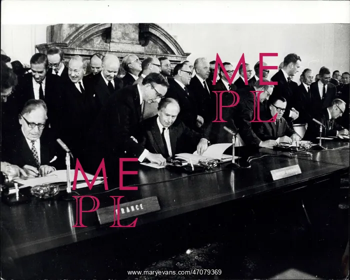 : Signing of Berlin Agreement, Germany : Signing of Berlin Agreement, Germany