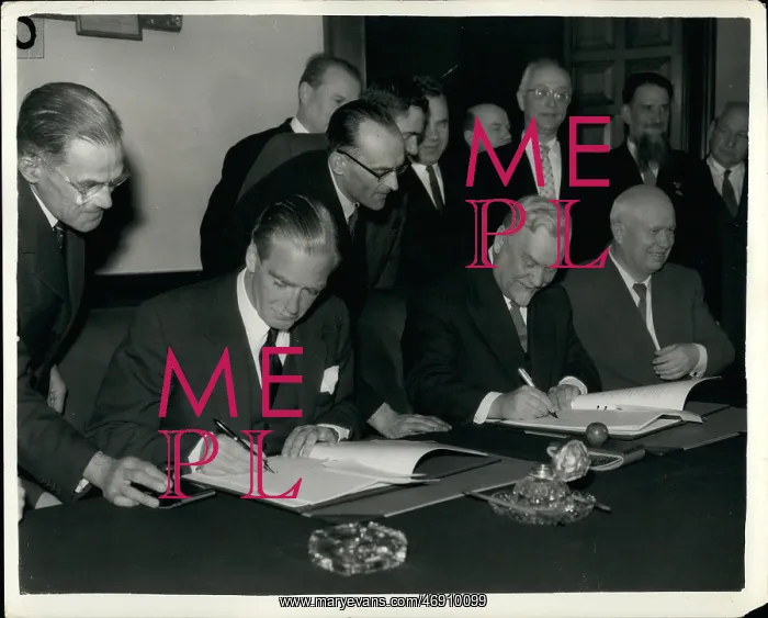 : Signing of British-Soviet Communique, London : Signing of British-Soviet Communique, London
