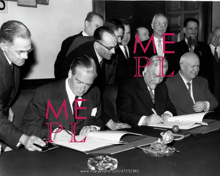 : Signing of British-Soviet Communique, London : Signing of British-Soviet Communique, London