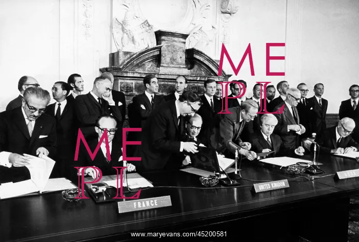 : Signing of the Four-Power Agreement on Berlin : Signing of the Four-Power Agreement on Berlin