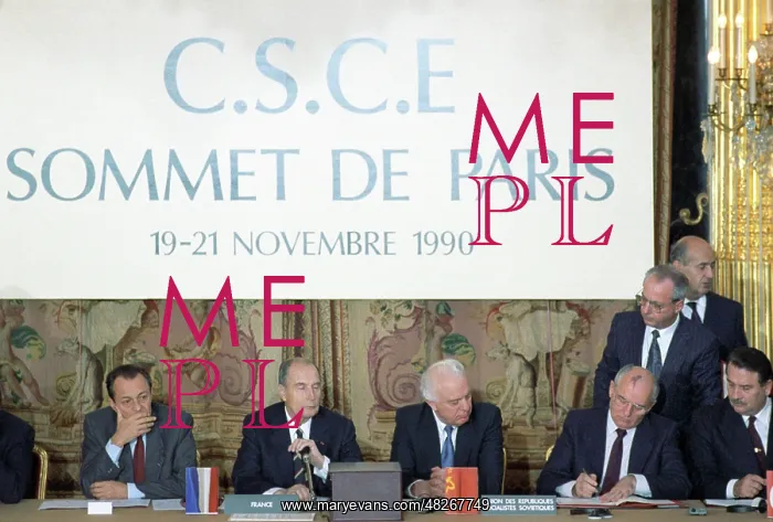 : Signing in Paris, 1990 : Signing in Paris, 1990