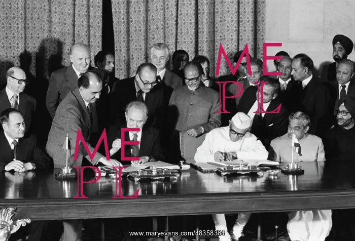 : Signing of Soviet-Indian Documents in Delhi : Signing of Soviet-Indian Documents in Delhi