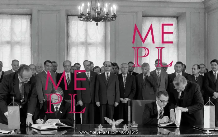 : Signing of Soviet-Polish documents in Warsaw : Signing of Soviet-Polish documents in Warsaw