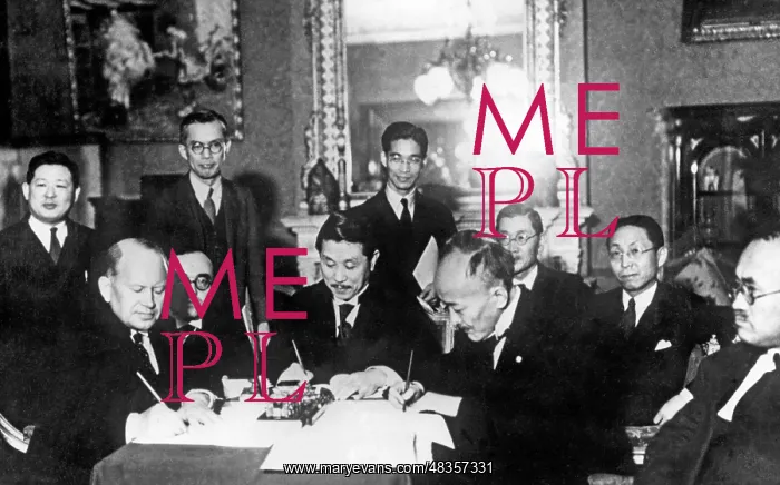 : Signing of a treaty, 1930s : Signing of a treaty, 1930s
