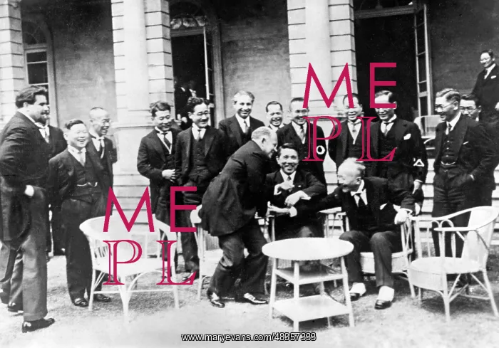  : Signing of a treaty, 1930s