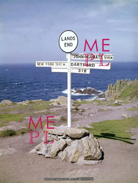 : Signpost at Land's End, Cornwall : Signpost at Land's End, Cornwall