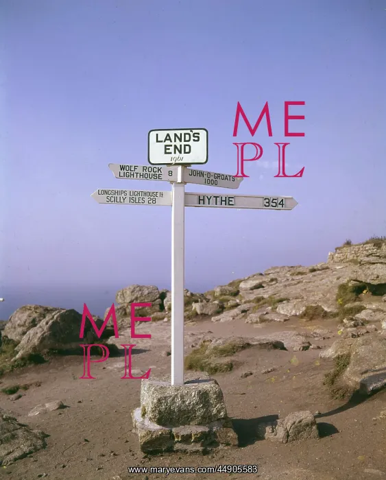 : Signpost at Land's End, Cornwall : Signpost at Land's End, Cornwall