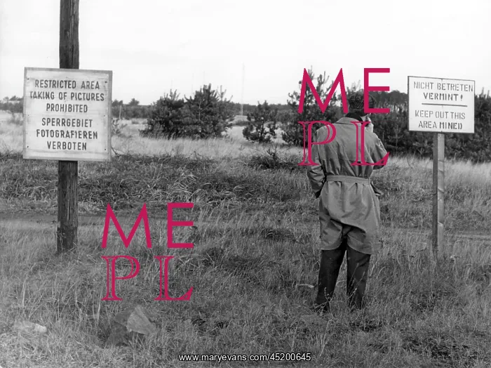 : Signs warn of mined area of US army : Signs warn of mined area of US army