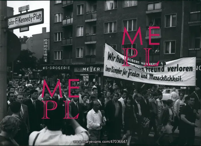 : Silent march for Robert Kennedy, Berlin : Silent march for Robert Kennedy, Berlin