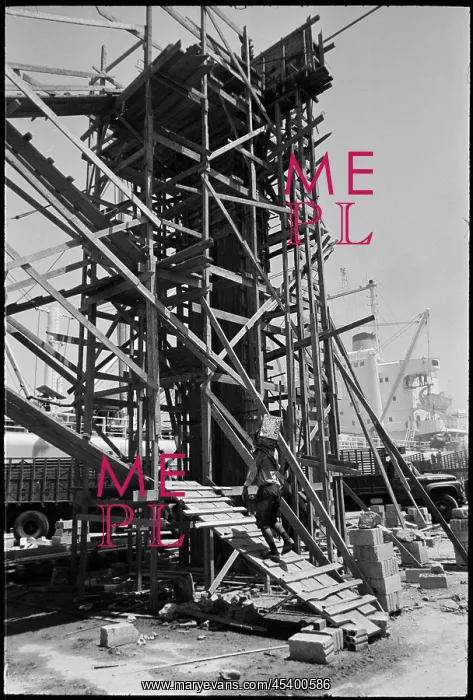  : Silo - construction site - port - harbor - harbour