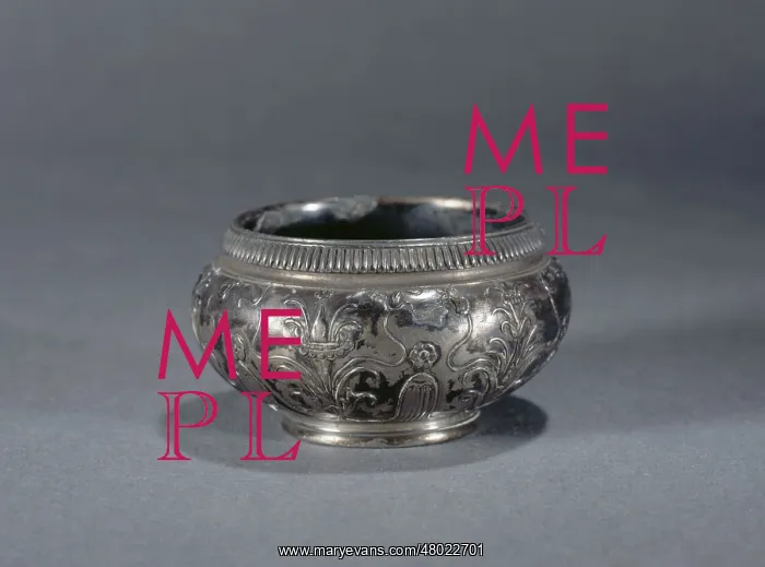 : Silver bowl decorated with flowers : Silver bowl decorated with flowers