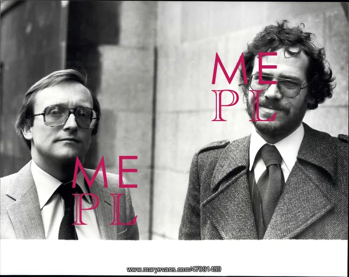 : Sim Harris and Chris Cramer outside Old Bailey, London : Sim Harris and Chris Cramer outside Old Bailey, London