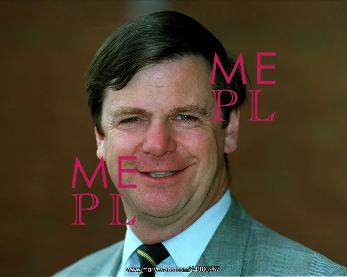  : Simon Coombs MP