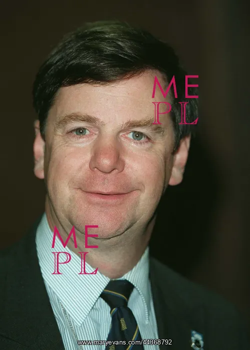  : Simon Coombs MP