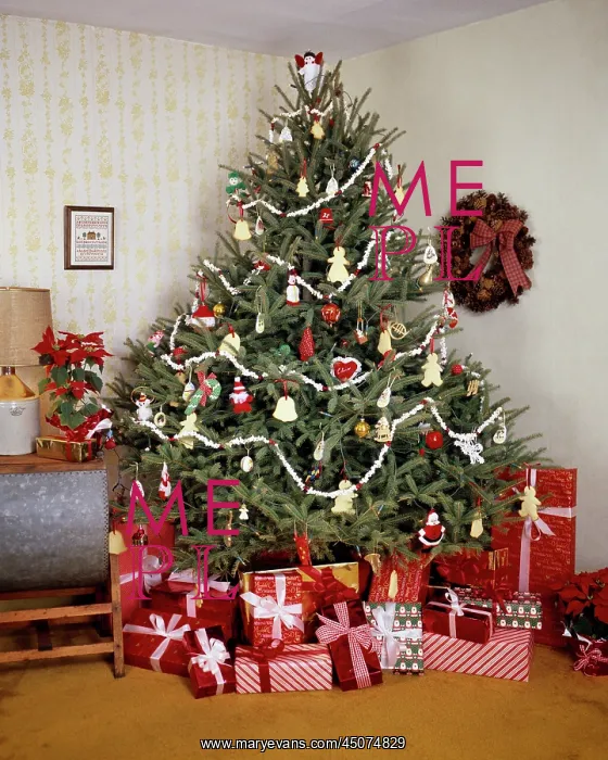 : Simple Home Christmas Tree Decorated with Handmade : Simple Home Christmas Tree Decorated with Handmade