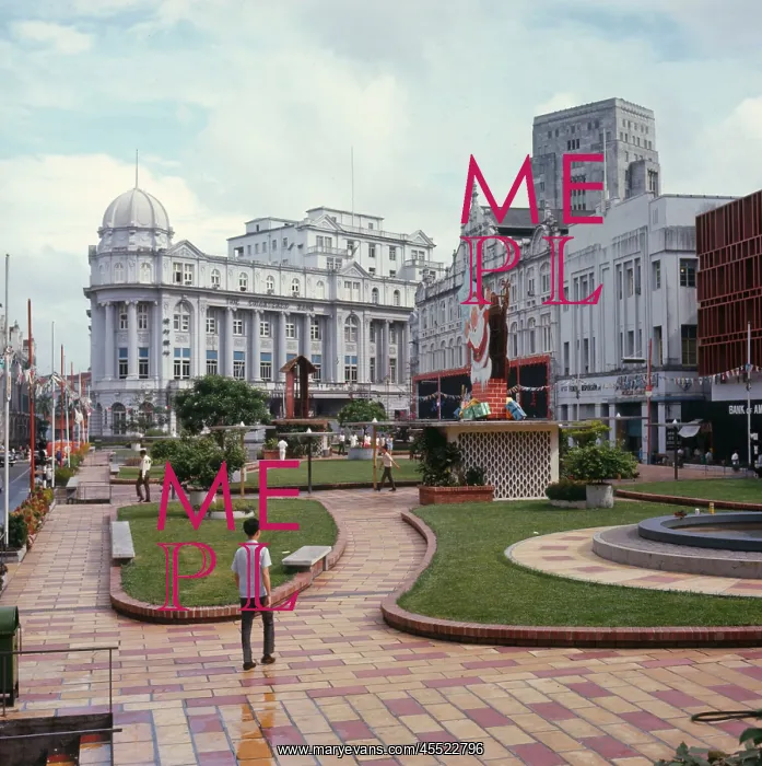  : SINGAPORE RAFFLES SQUARE