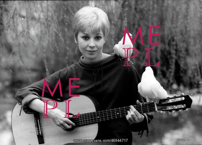 : Singer Noelle Cordier : Singer Noelle Cordier