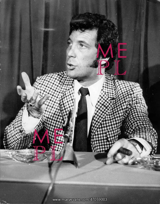 : Singer Tom Jones 1940 - : Singer Tom Jones 1940 -