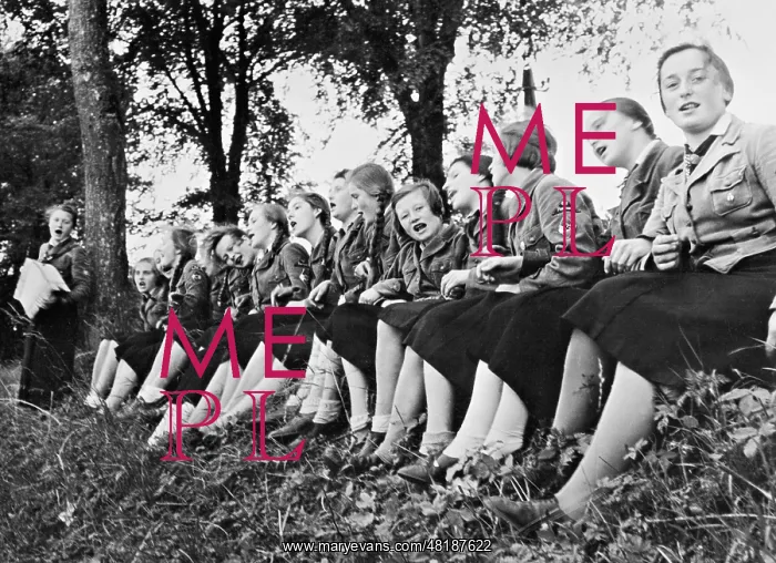 : Singing BDM girls, 1938 : Singing BDM girls, 1938