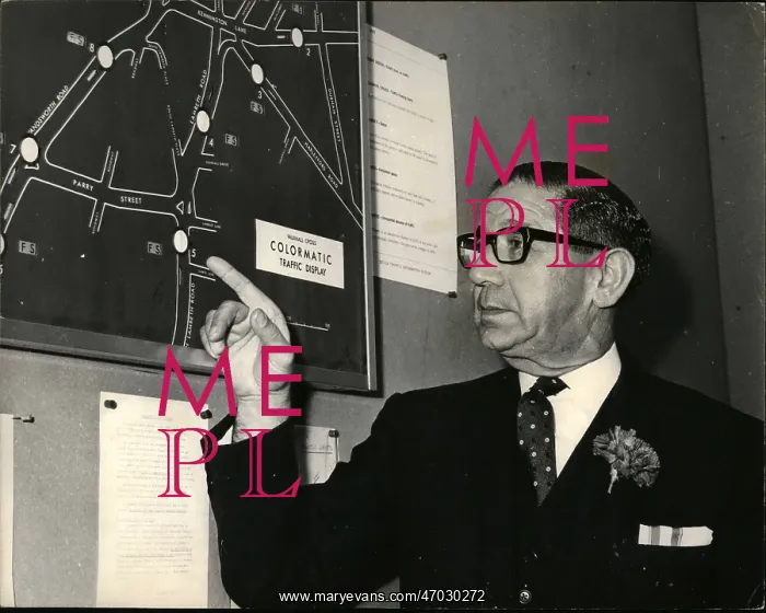 : Sir Alexander Samuels with electronic traffic system : Sir Alexander Samuels with electronic traffic system
