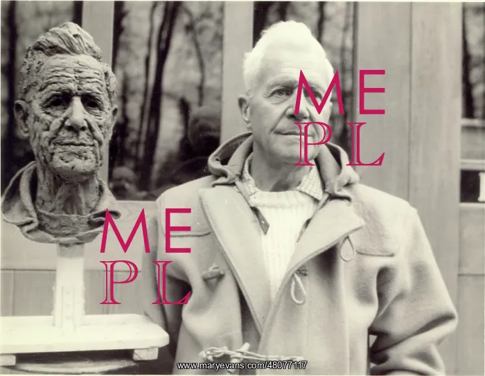 : Sir Barnes Wallis HonFRAeS alongside his bust : Sir Barnes Wallis HonFRAeS alongside his bust