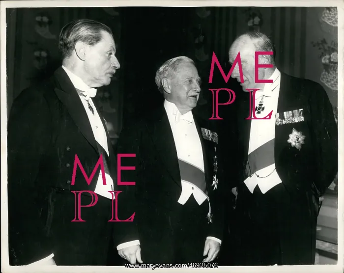 : Sir Campbell Stuart, Winthrop Aldrich, Lord Halifax : Sir Campbell Stuart, Winthrop Aldrich, Lord Halifax