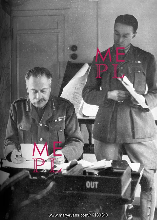 : Sir Douglas Haig in private office on advanced GHQ train : Sir Douglas Haig in private office on advanced GHQ train
