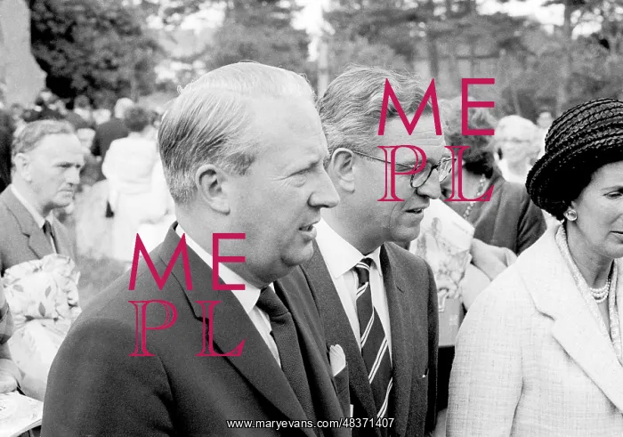 : Sir Edward Heath with Madron Seligman : Sir Edward Heath with Madron Seligman