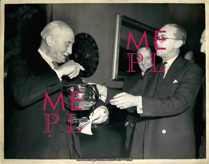 : Sir Gerald Templer with silver chamber pot : Sir Gerald Templer with silver chamber pot