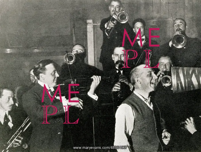  : Sir Harry Lauder recording with an orchestra
