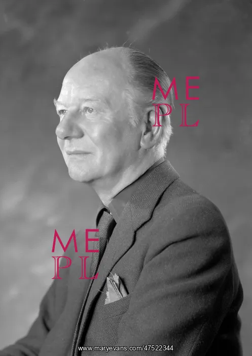  : Sir John Gielgud