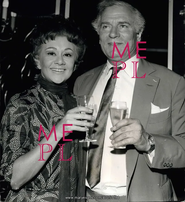 : Sir Laurence Olivier, Joan Plowright, celebrating peerage : Sir Laurence Olivier, Joan Plowright, celebrating peerage