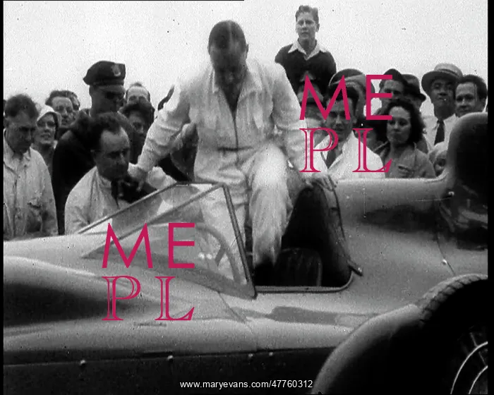 : Sir Malcolm Campbell breaking the land speed : Sir Malcolm Campbell breaking the land speed