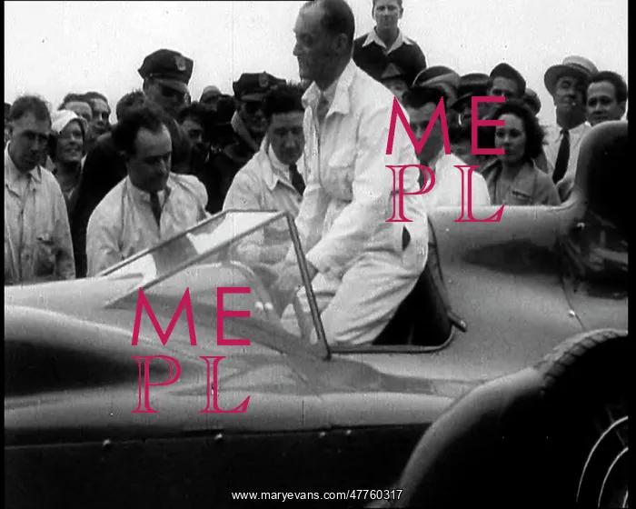: Sir Malcolm Campbell breaking the land speed : Sir Malcolm Campbell breaking the land speed